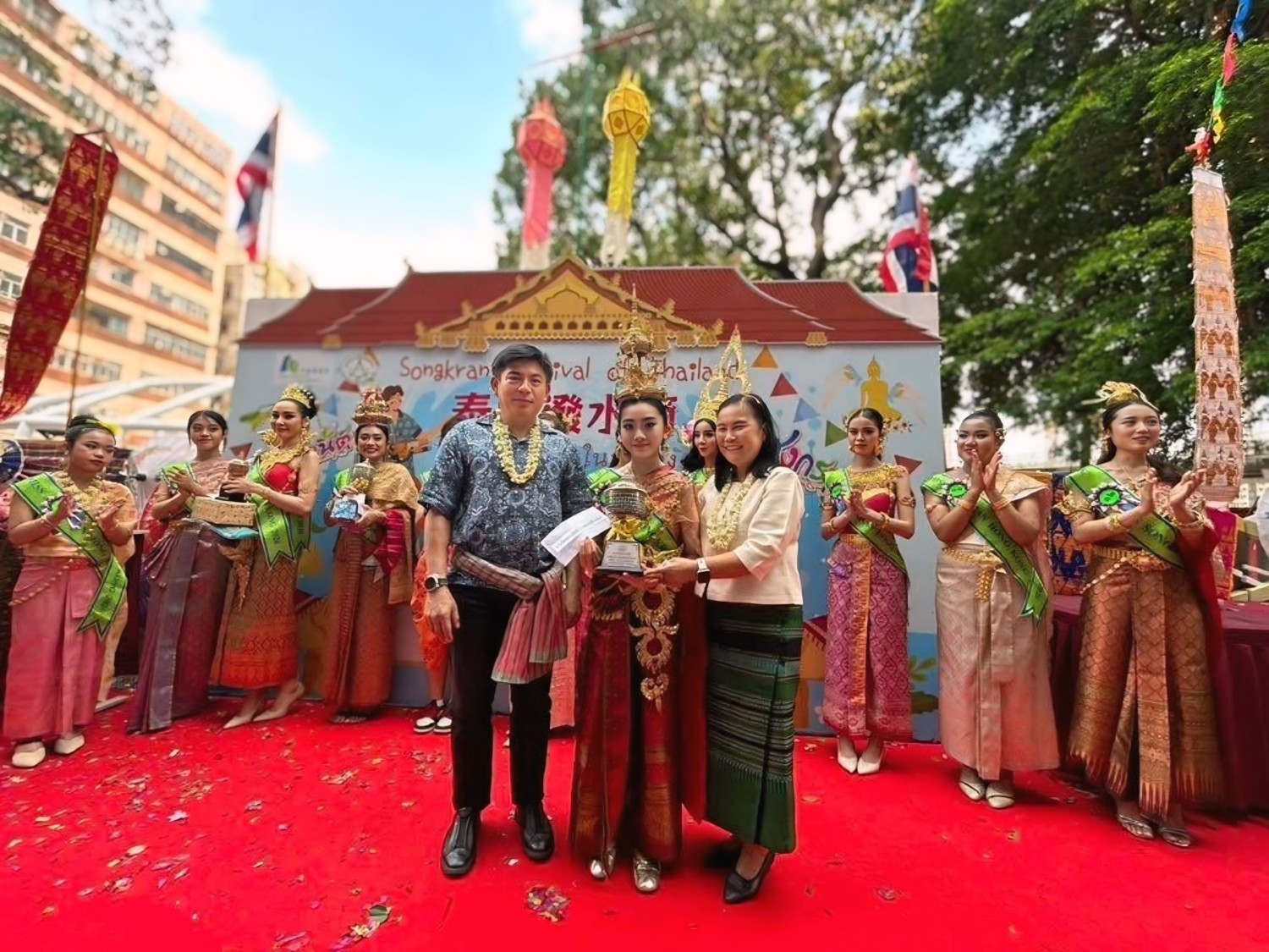 “‘สายรุ้ง’ วัย 13 ปี ตัวแทนคนรุ่นใหม่ลูกครึ่งไทยในต่างแดน จากเวทีสงกรานต์ฮ่องกง สู่การแข่งขันระดับนานาชาติในประเทศไทย”